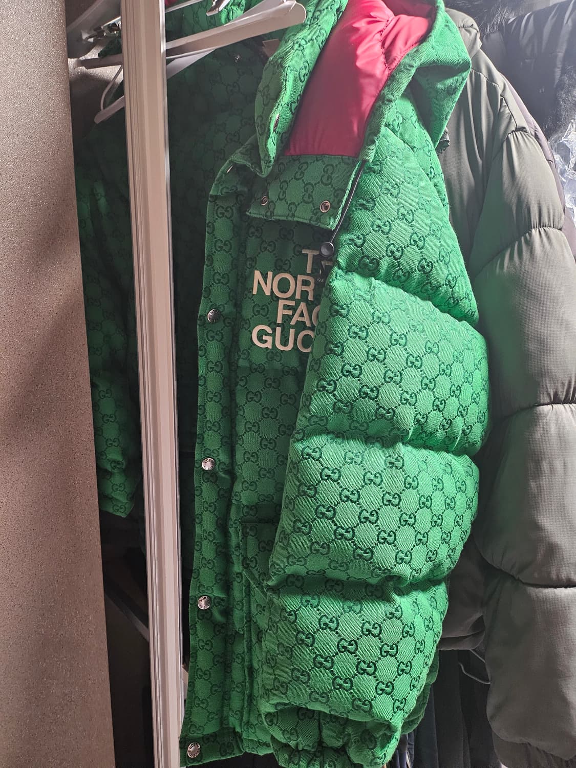 구찌노스페이스패딩 상품이미지2