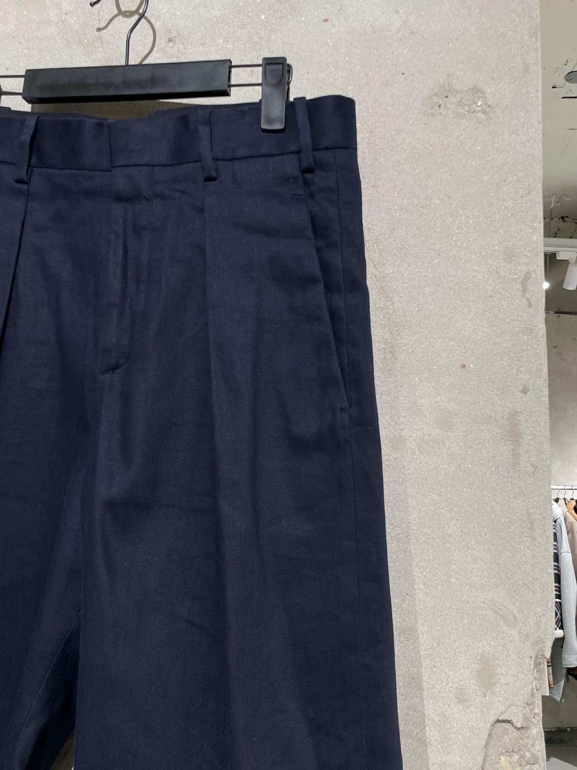 닐바렛 16S/S 네이비 스탠다드 핏 원 턱 코튼 카프리 팬츠 상품이미지3