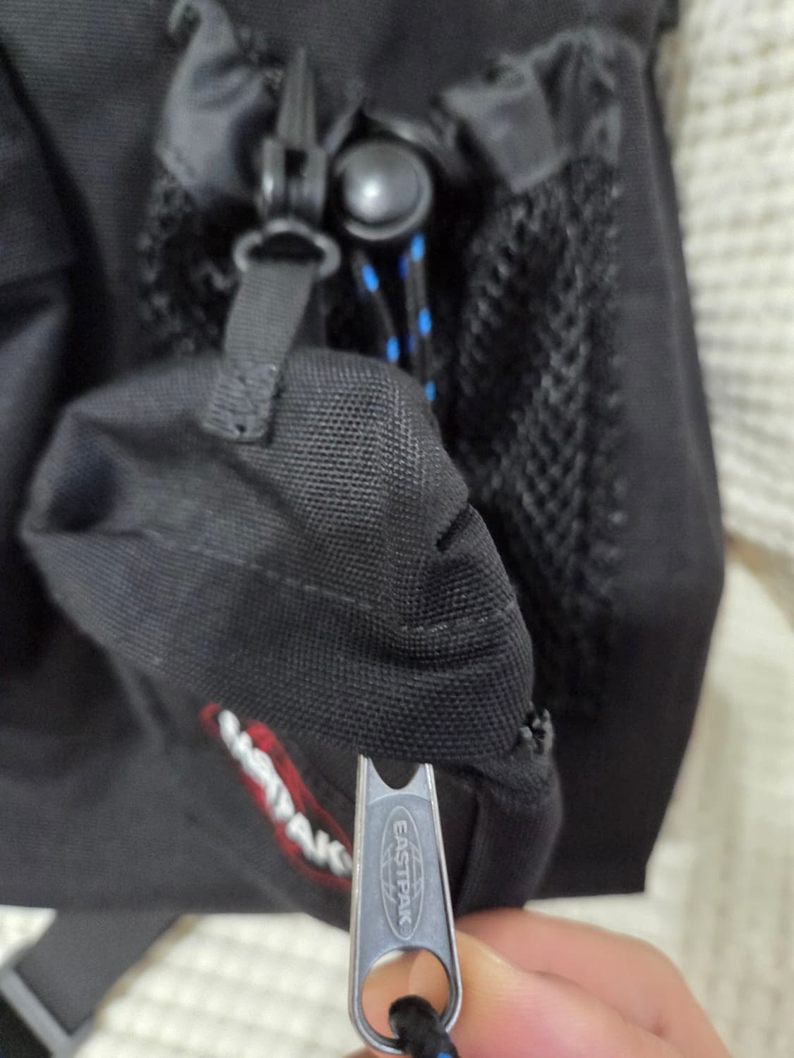 아더에러 x 이스트팩 패디드 백팩 블랙 상품이미지6