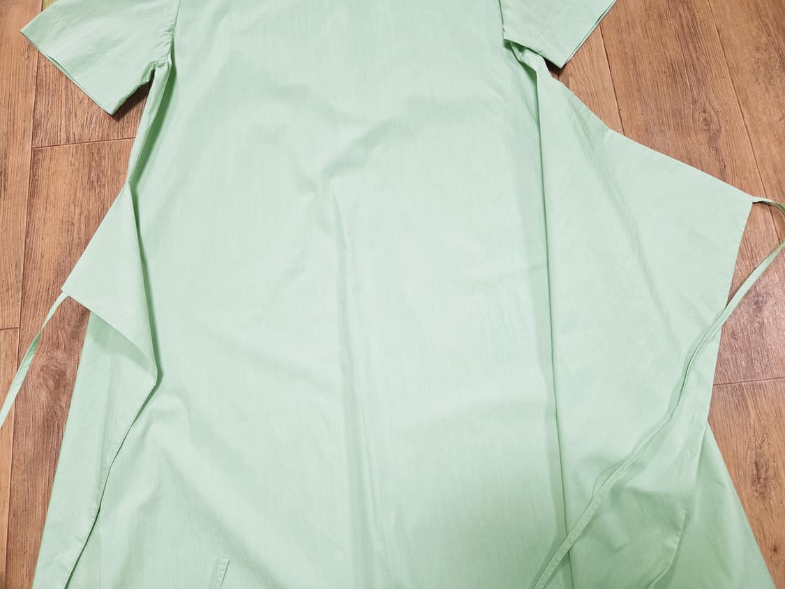 헬베티카(HELVETICA) 바스락 랩원피스 55-66 새상품 상품이미지4