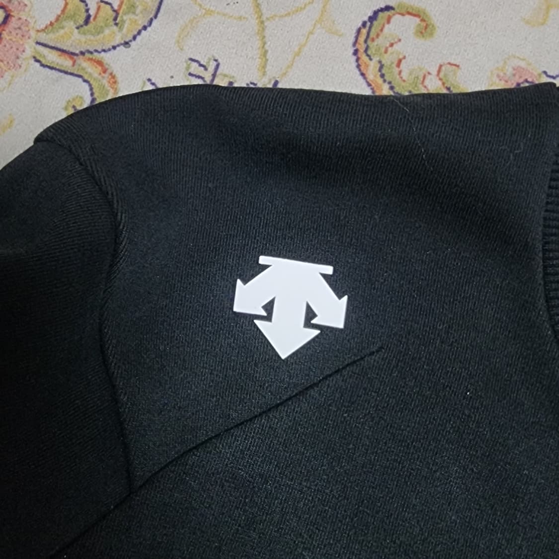 데상트 코튼 긴팔티셔츠 맨투맨
100 상품이미지4