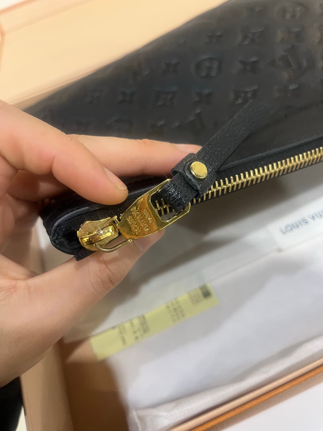 루이비통 앙프렝뜨 클러치 블랙  상품이미지4