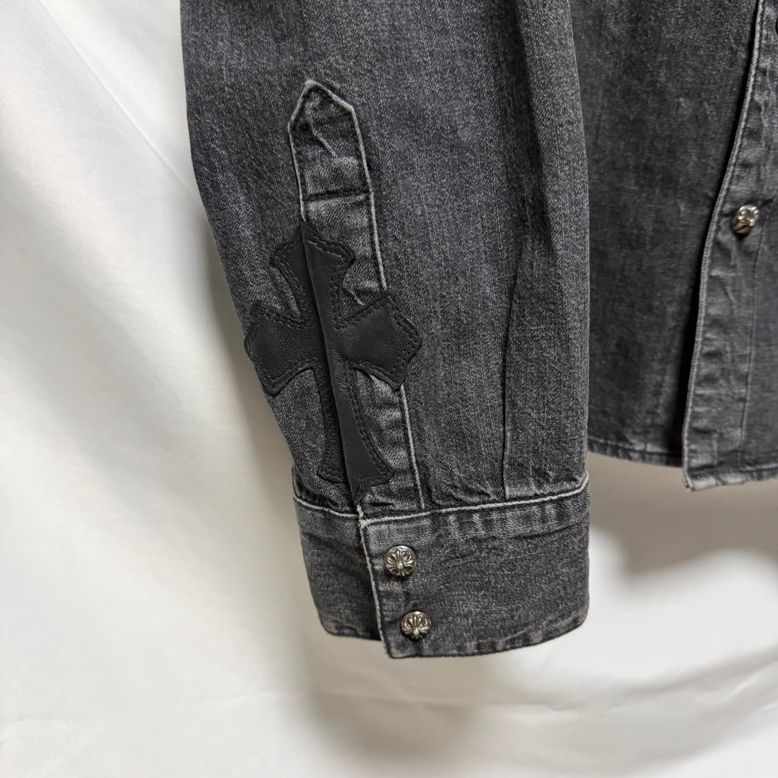 [S+급/L] 크롬하츠 레더패치 데님 셔츠 자켓 상품이미지6