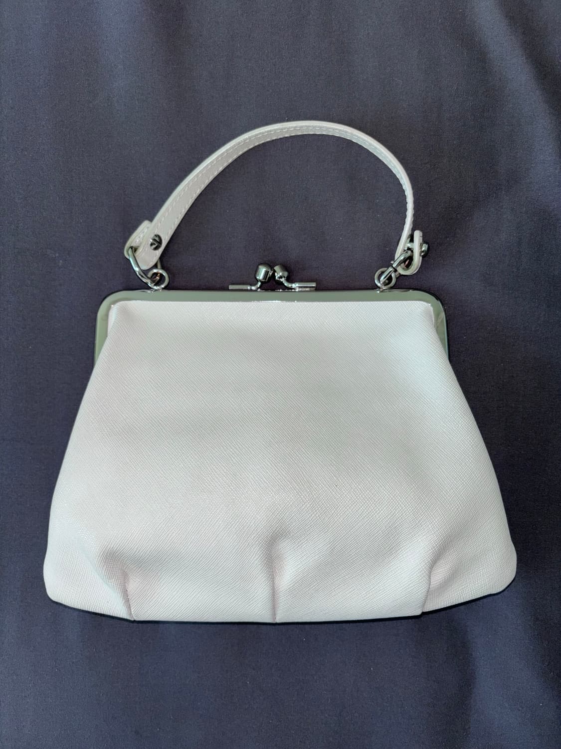 비비안웨스트우드 프레임 펄스백 복조리백 화이트 상품이미지3