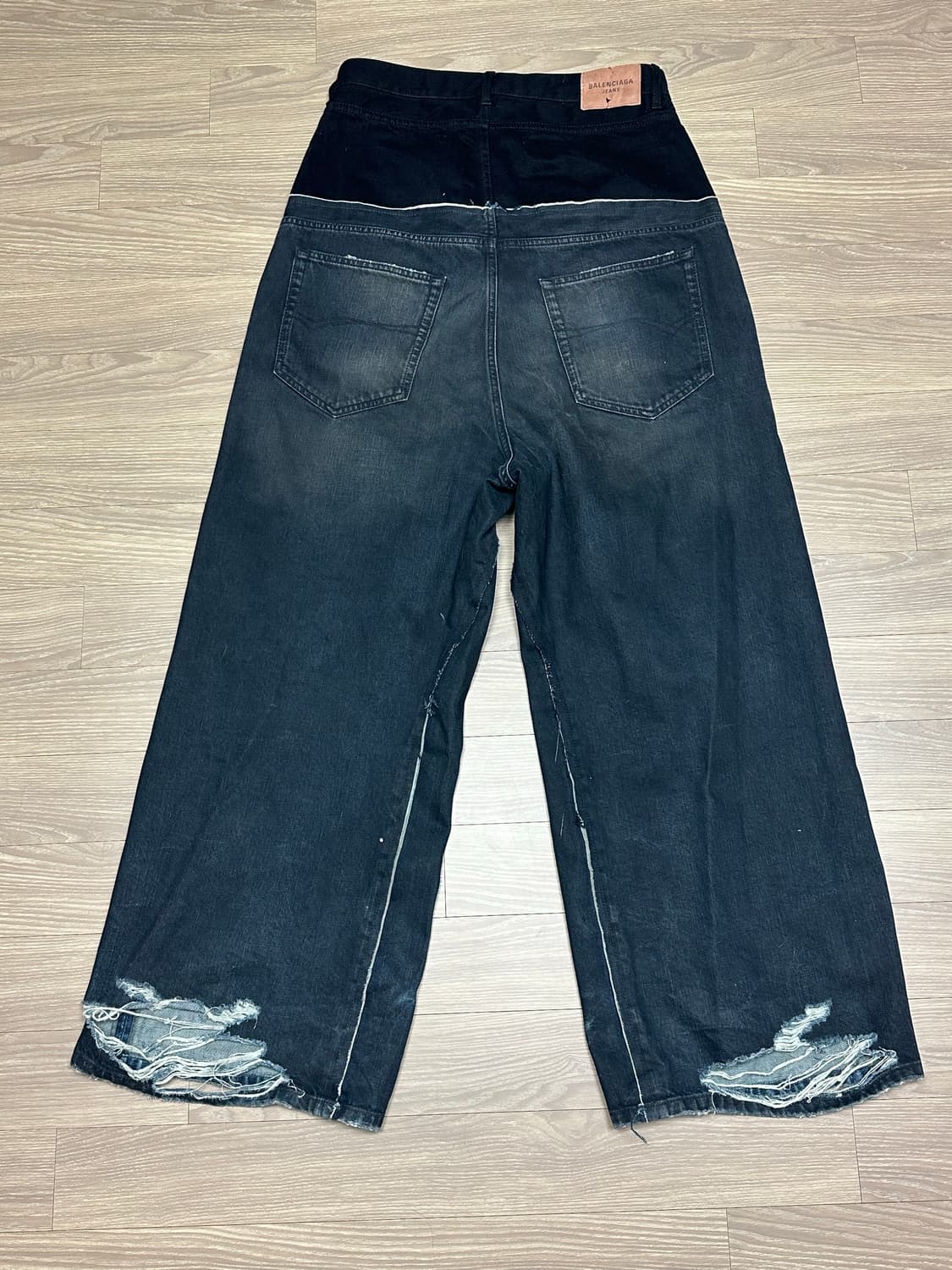 발렌시아가 컷업 배기 데님팬츠 상품이미지3