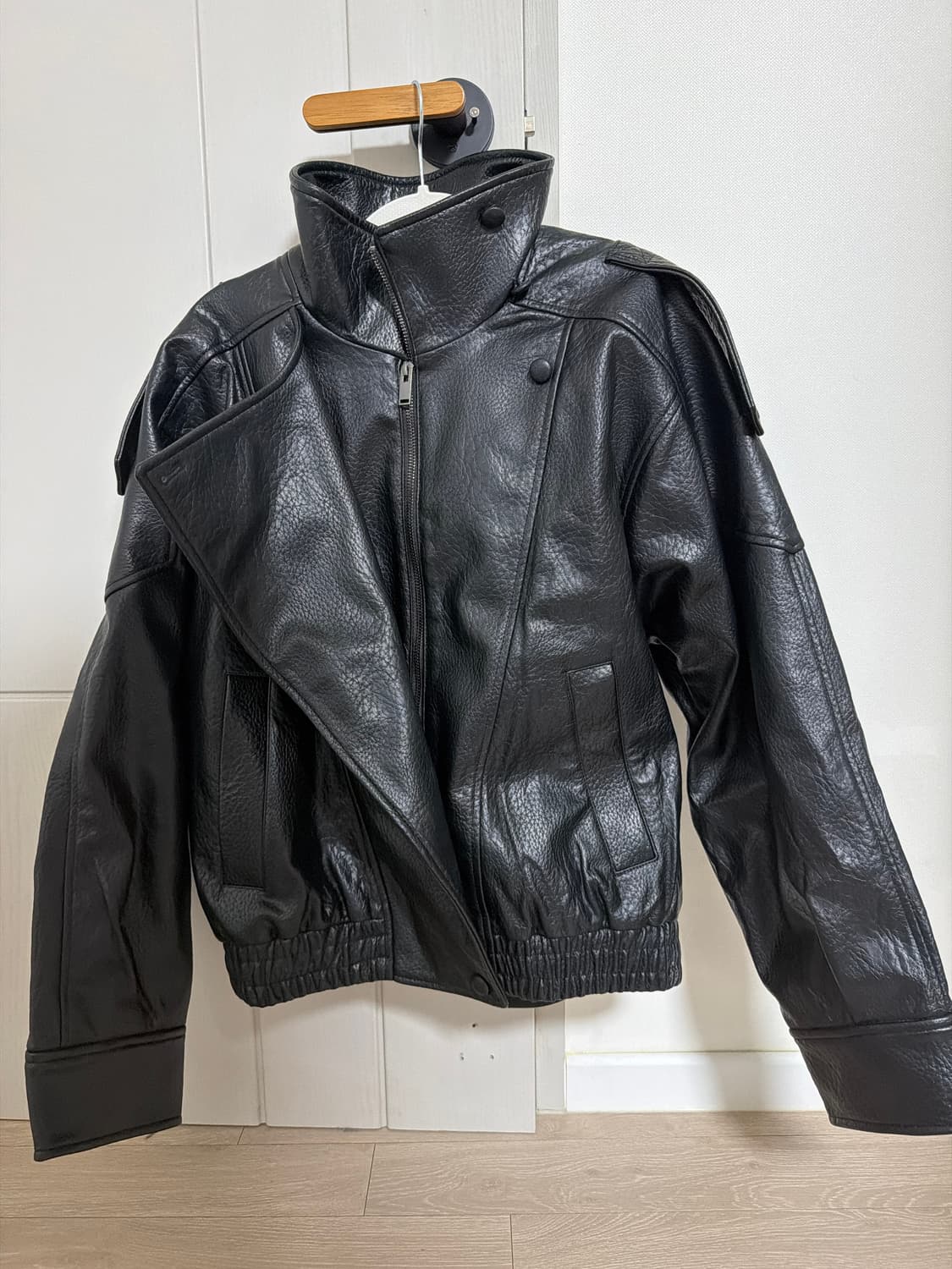 자라 페이크 레더 생로랑맛 자켓 상품이미지1