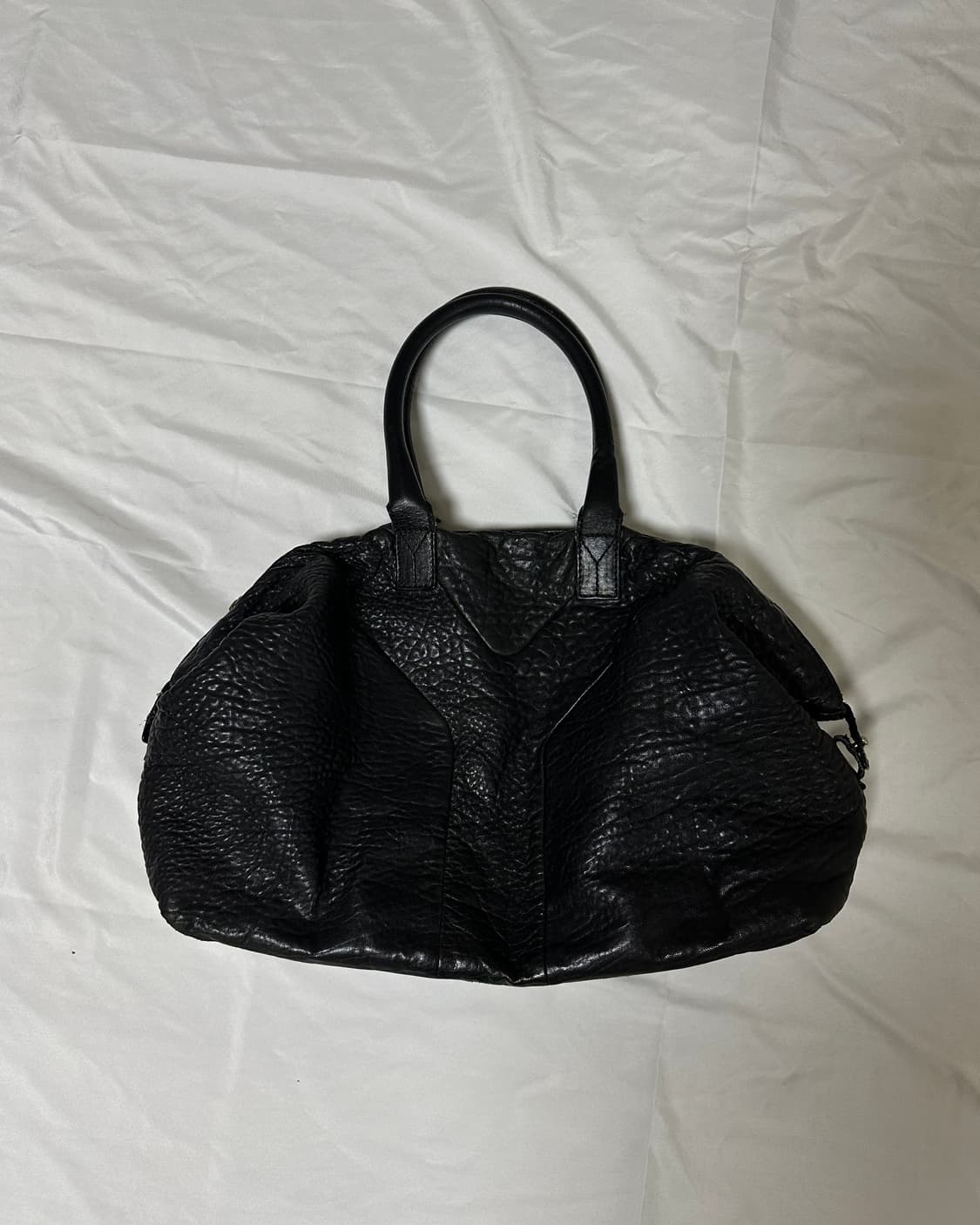 생로랑 이지백 라지 페블레더 블랙 고트스킨 상품이미지4