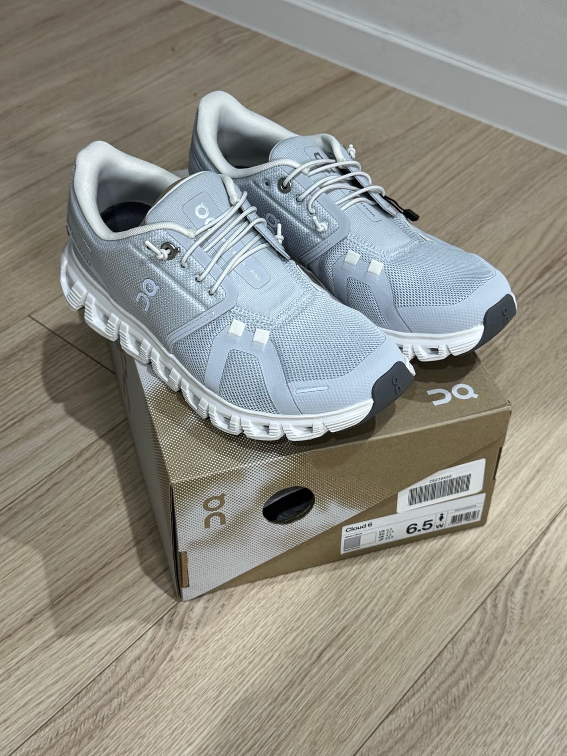 새상품 온러닝 클라우드 6 회색 운동화 235mm 상품이미지2