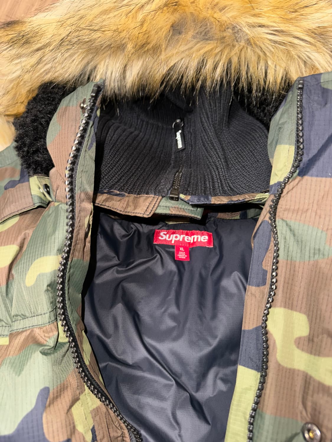 슈프림 페이스마스크 700필 다운 퍼퍼자켓 우드랜드 카모 XL 상품이미지2