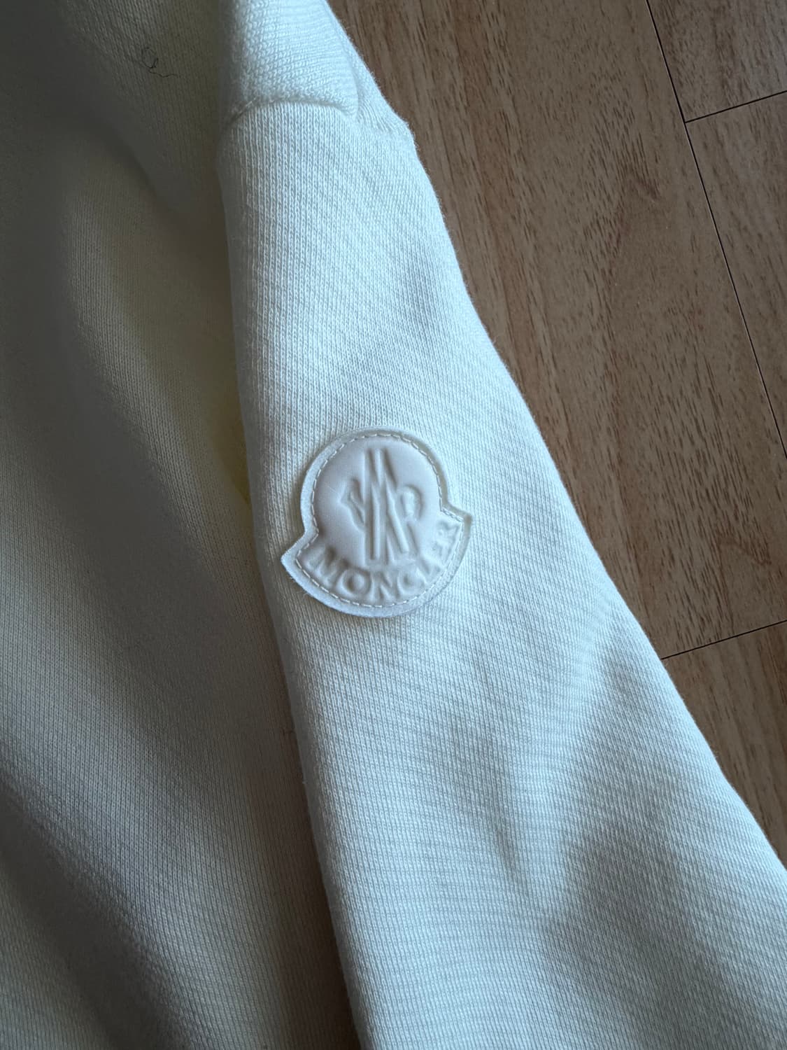 몽클레르 로고 스웨트셔츠 화이트 22FW 상품이미지4