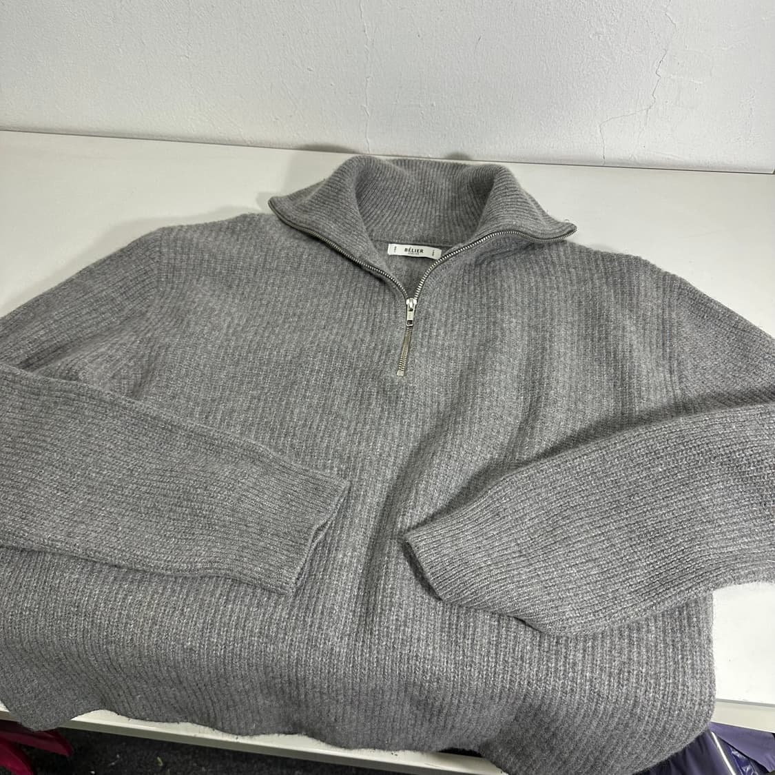 L 105 벨리에 그레이 폴라넥 캐시미어혼방 반집업니트 상품이미지2