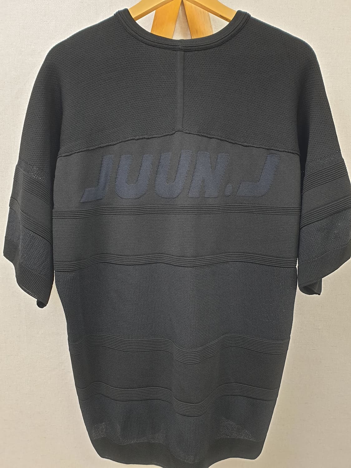 [s/105] JUUN.J 준지 백로고 블랙 반팔 니트 상품이미지2