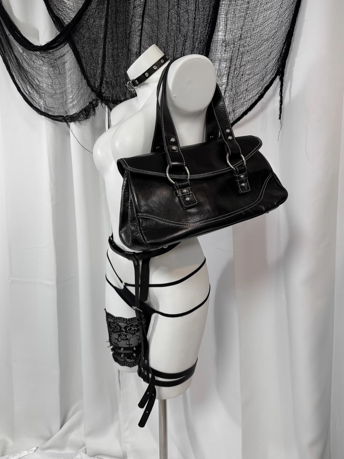 black buckle shoulder bag 상품이미지1