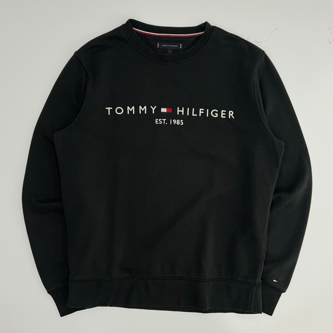 Tommy Hilfiger 타미힐피거 스펠아웃로고 블랙 맨투맨 상품이미지3