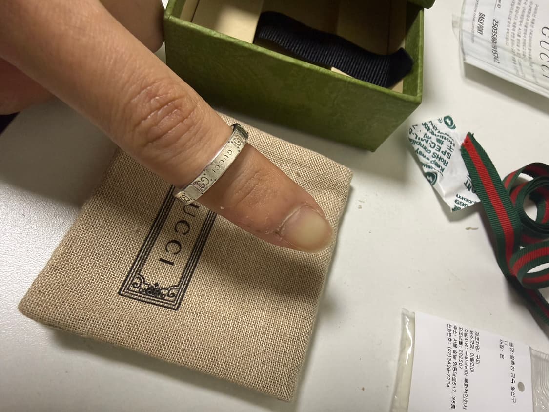 구찌 시그니처 GG 반지 풀구성 제품입니다 AS기한도 한참 남았습니다 쇼 상품이미지2