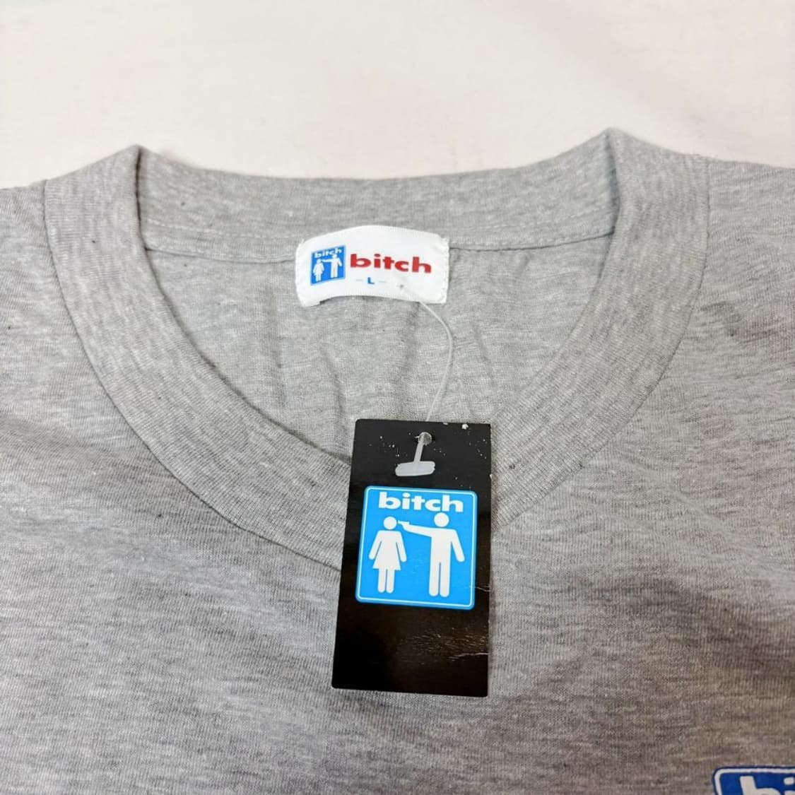 90s 데드스탁 비치 스케이트보드 V넥 로고 티셔츠 그레이 상품이미지4