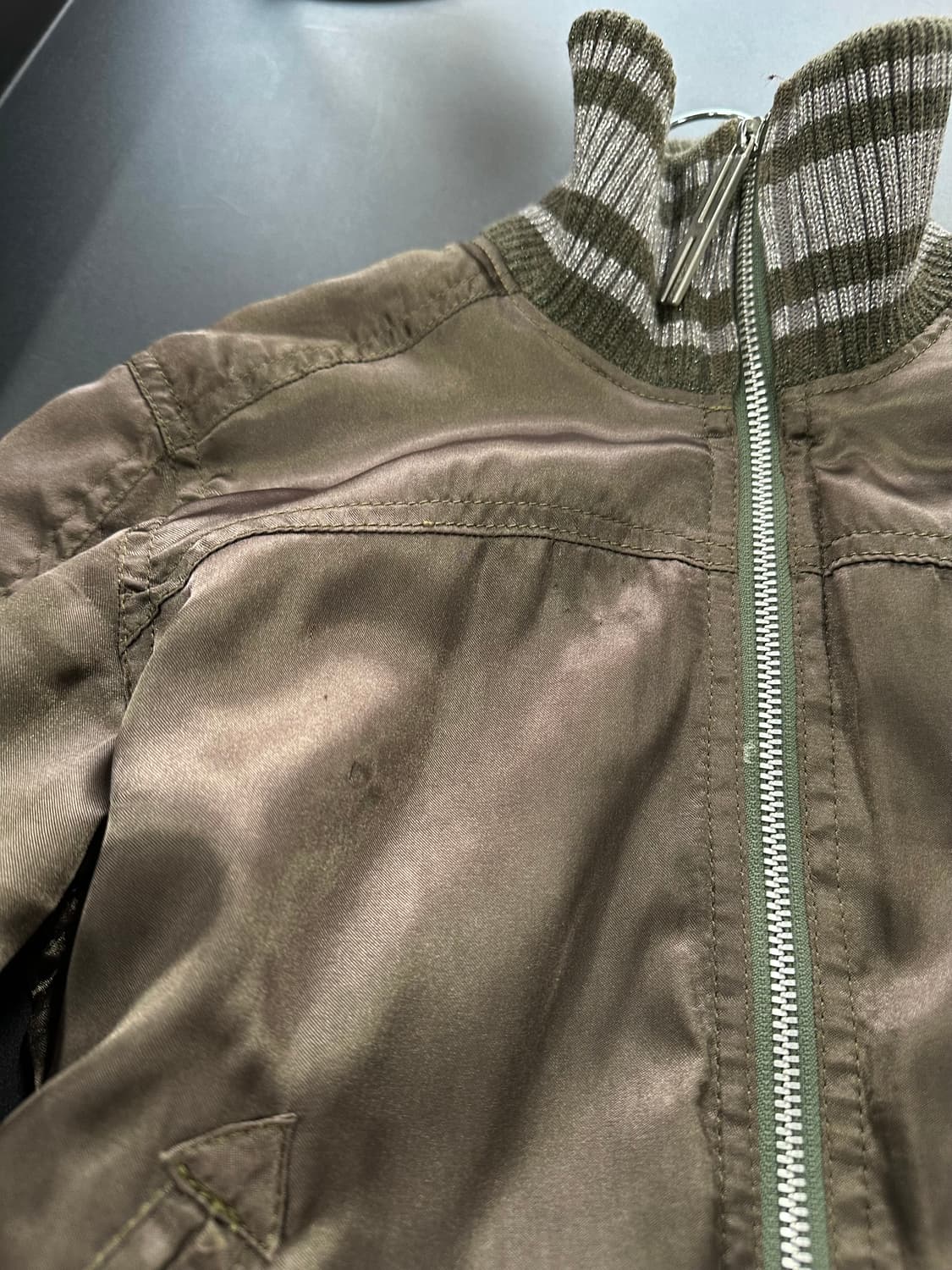 히스테릭글래머 히스걸Rock풀자수로고 하이넥 점퍼 카키 상품이미지9