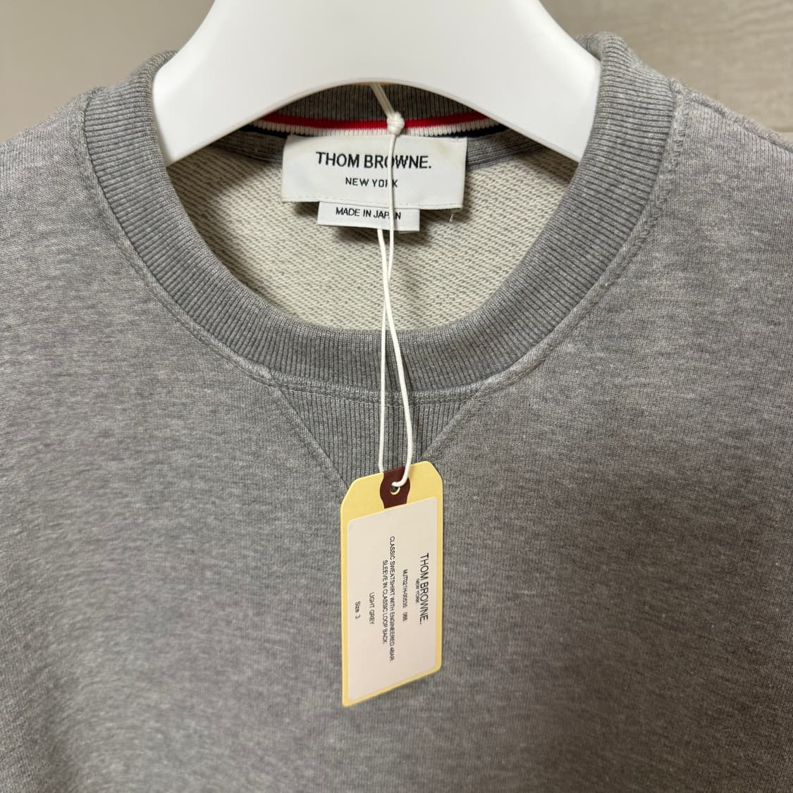 [3사이즈]톰브라운 사선 완장 그레이 맨투맨 상품이미지3