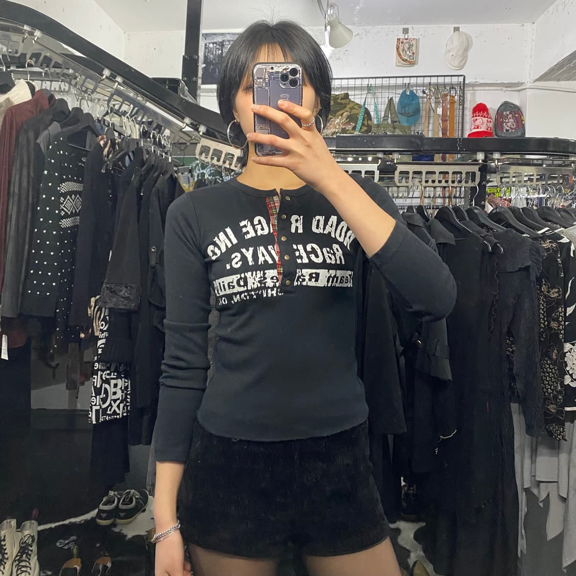 Cha cha cha 레터링 버튼 슬림핏 롱슬리브 상품이미지1