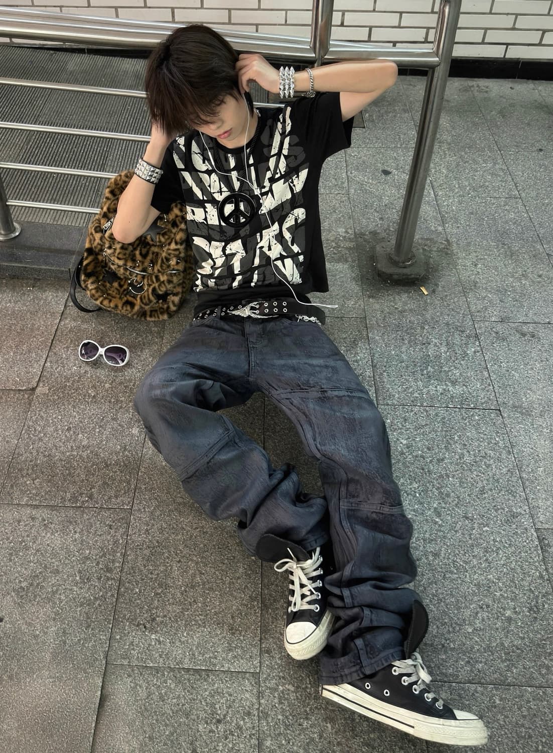 UK Flag Street Graphic Short Sleeve Tee 상품이미지5