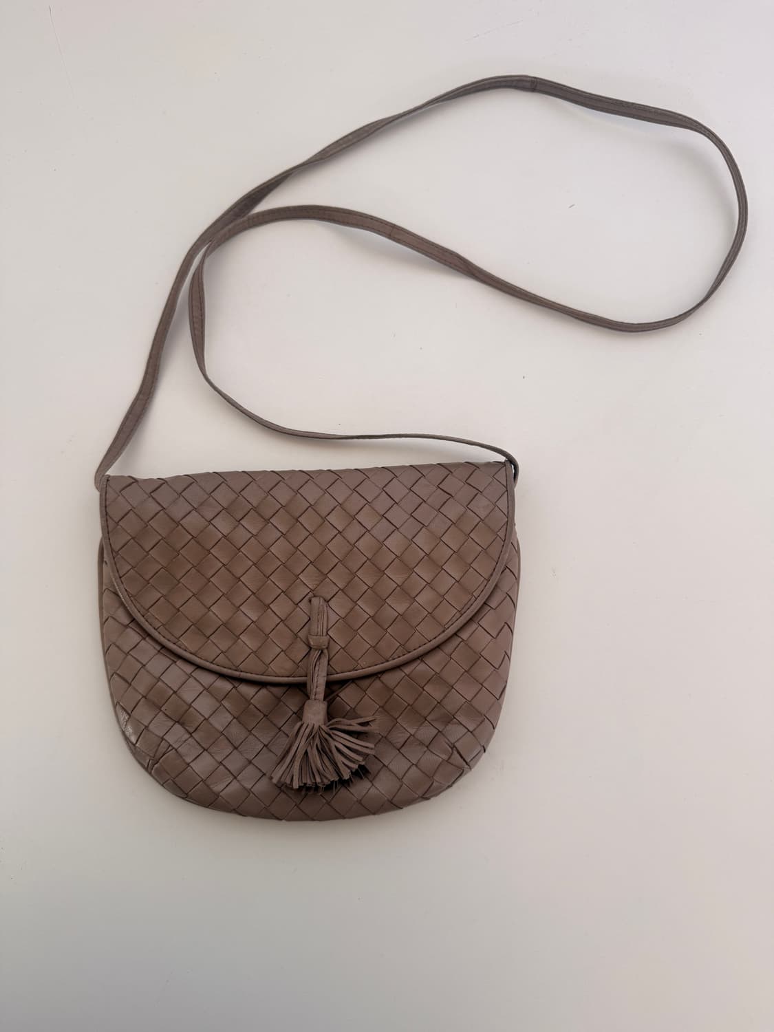  보테가 베네타(Bottega Veneta) 인트레치아토 크로스바디백 상품이미지1