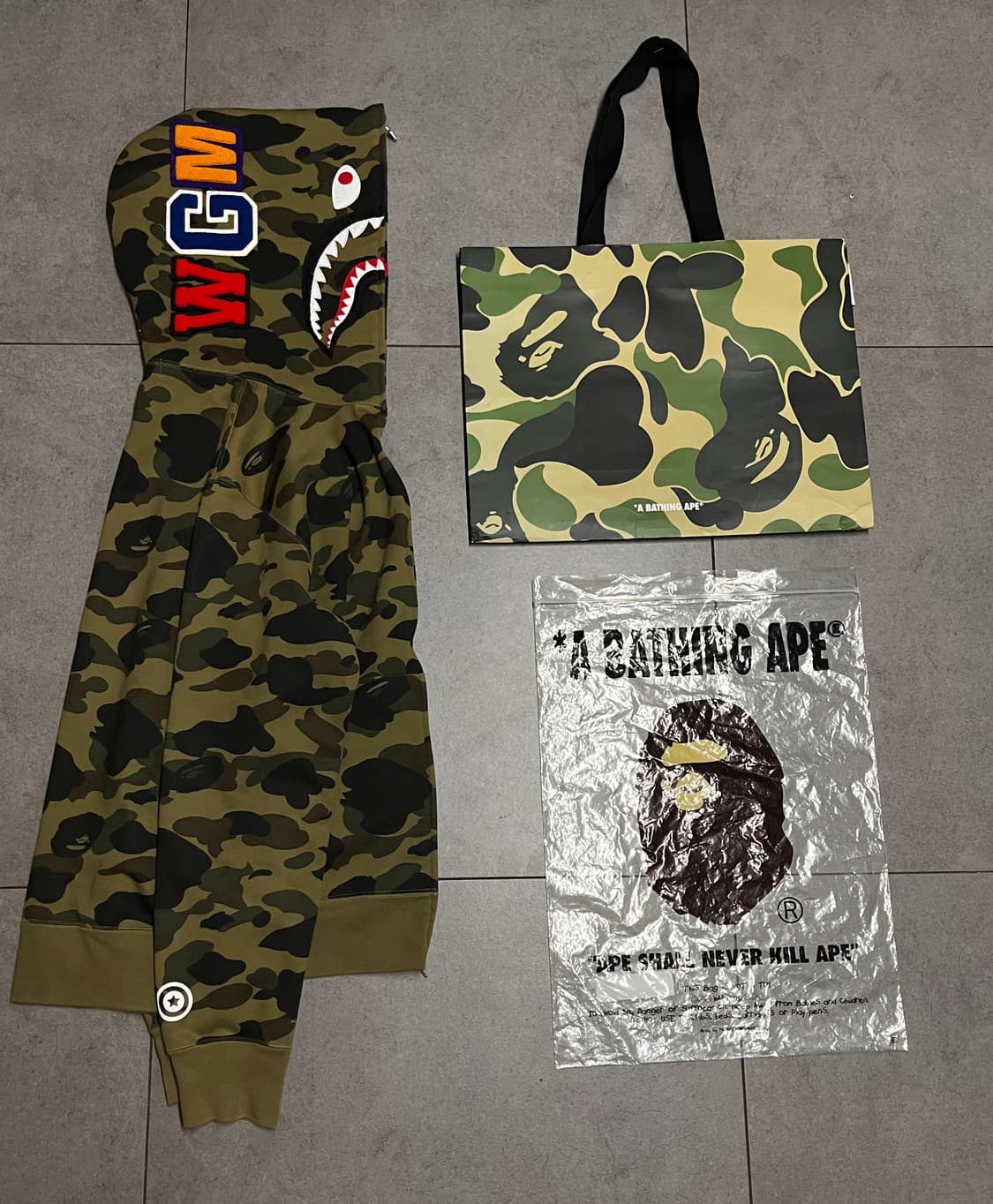 새상품급) 고어텍스 베이프 녹계 샤크 후드집업  상품이미지1