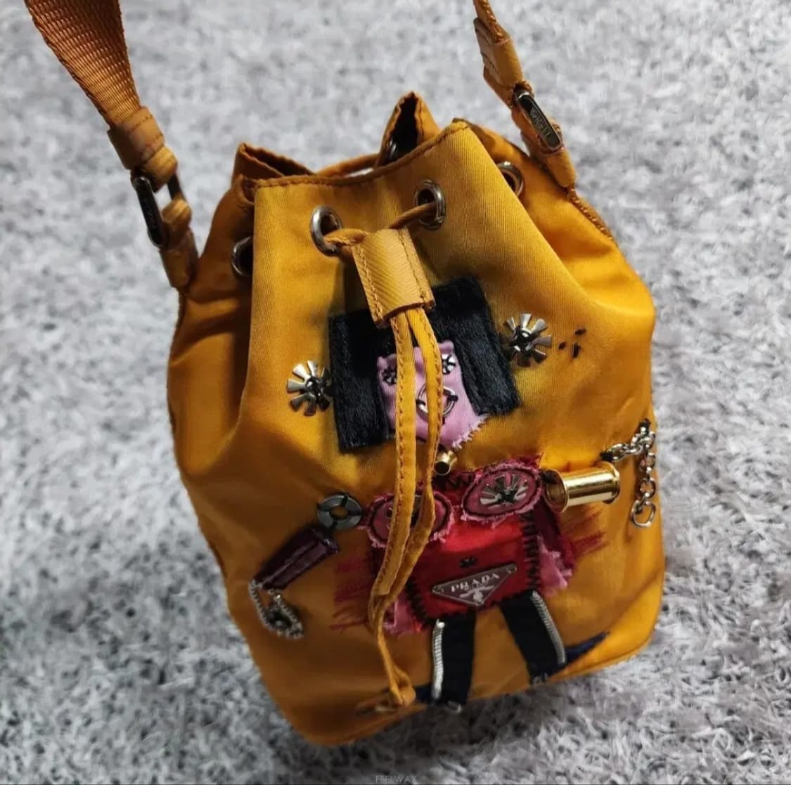 프라다 버킷 토트백 상품이미지2