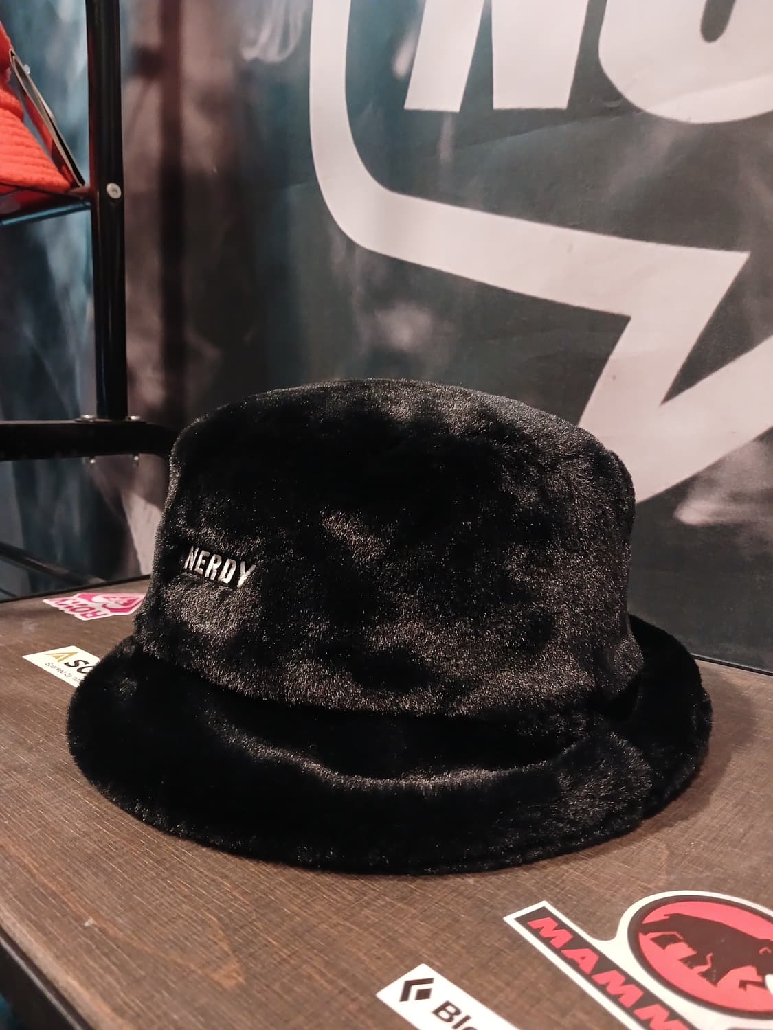 NERDY 퍼 버킷햇 블랙 상품이미지3
