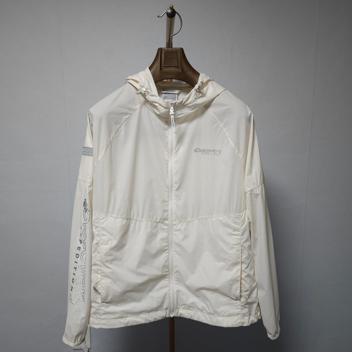 100 ) 디스커버리 남성 아이보리 여름 경량 바람막이  상품이미지1