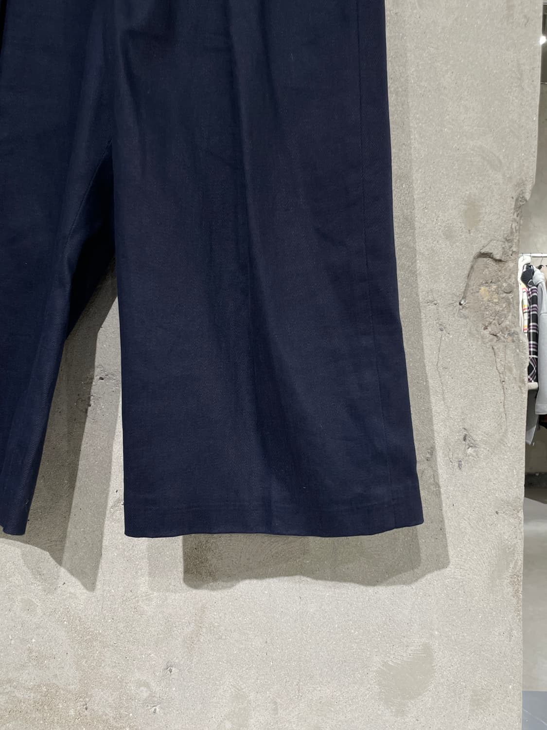 닐바렛 16S/S 네이비 스탠다드 핏 원 턱 코튼 카프리 팬츠 상품이미지5