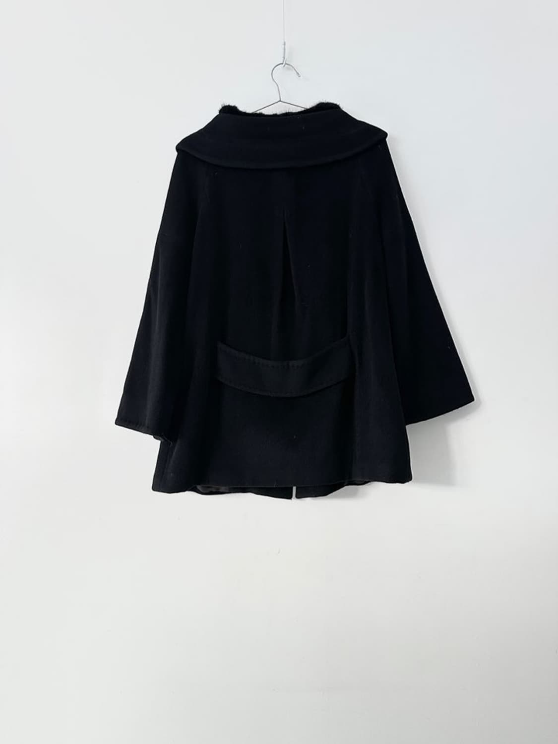 Round detail fur half coat / black 상품이미지3