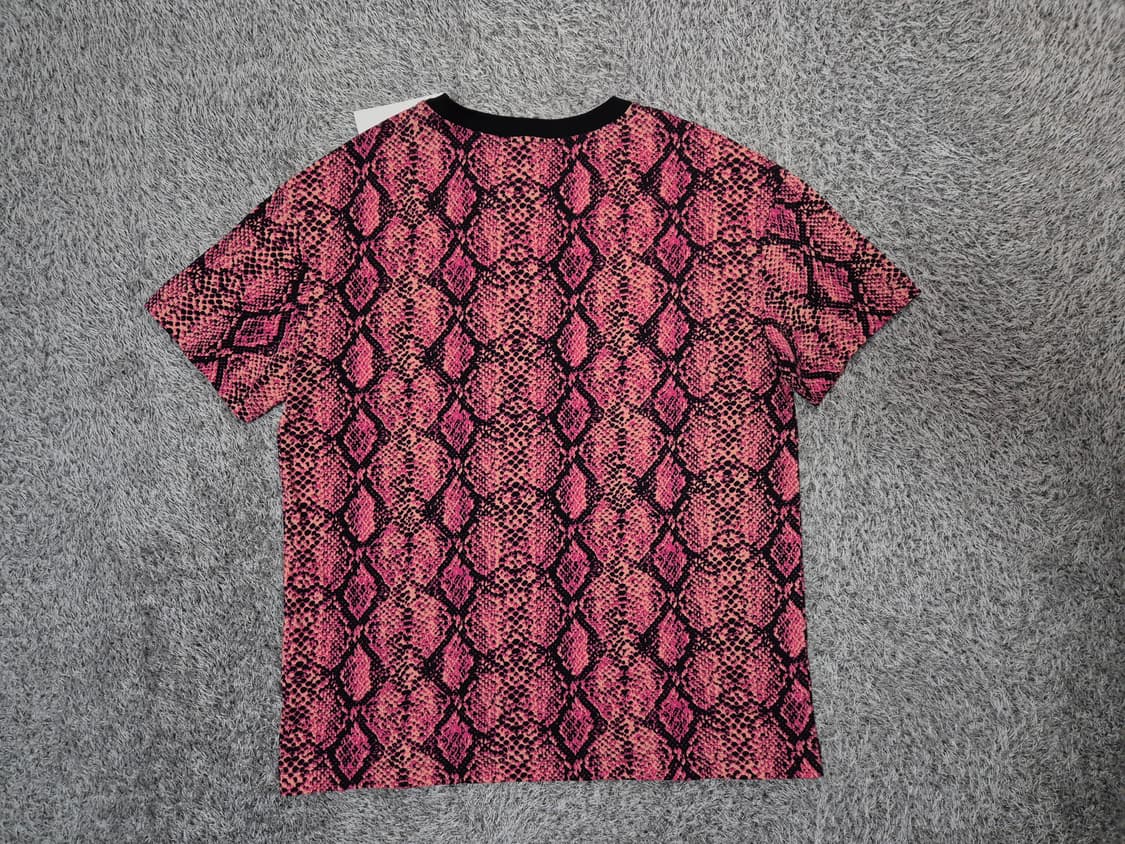 [새상품]나이키 여성 뱀피 패턴 루즈핏 반팔 M 상품이미지5