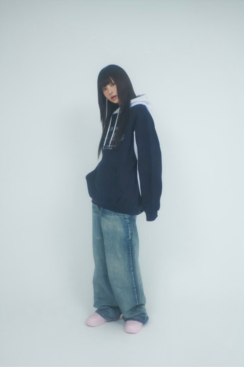 에이프릴에잇 후드티(black/L) 상품이미지3