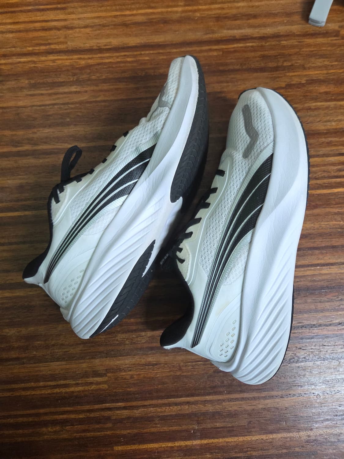 푸마 파운스 라이트 러닝화 280 상품이미지1