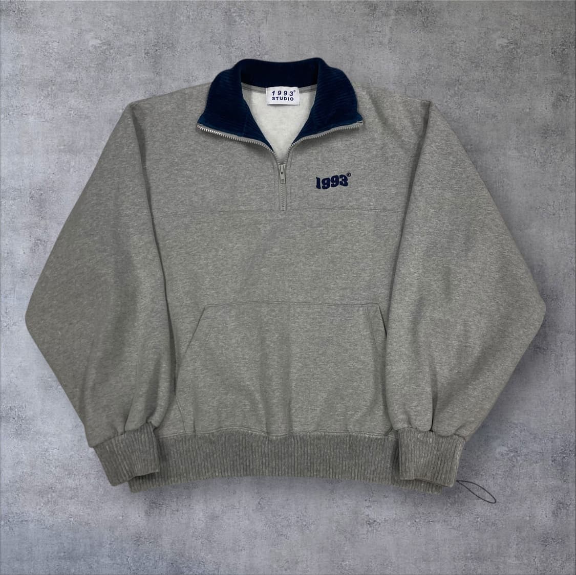 1993 스튜디오 그레이 컬러 스몰 로고 반집업 맨투맨 상품이미지1