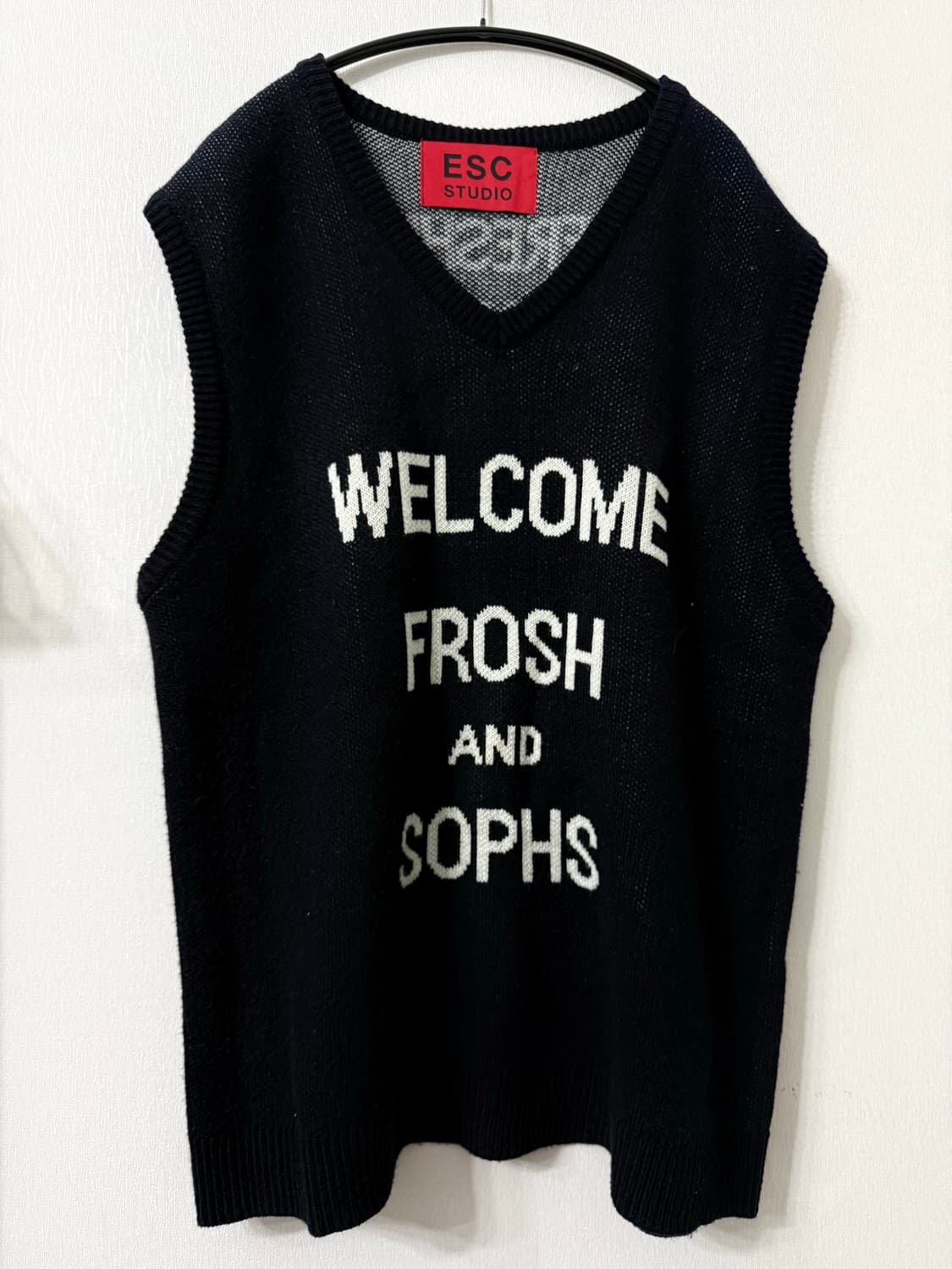 [OS] ESC studio 레터링 니트 베스트 상품이미지1