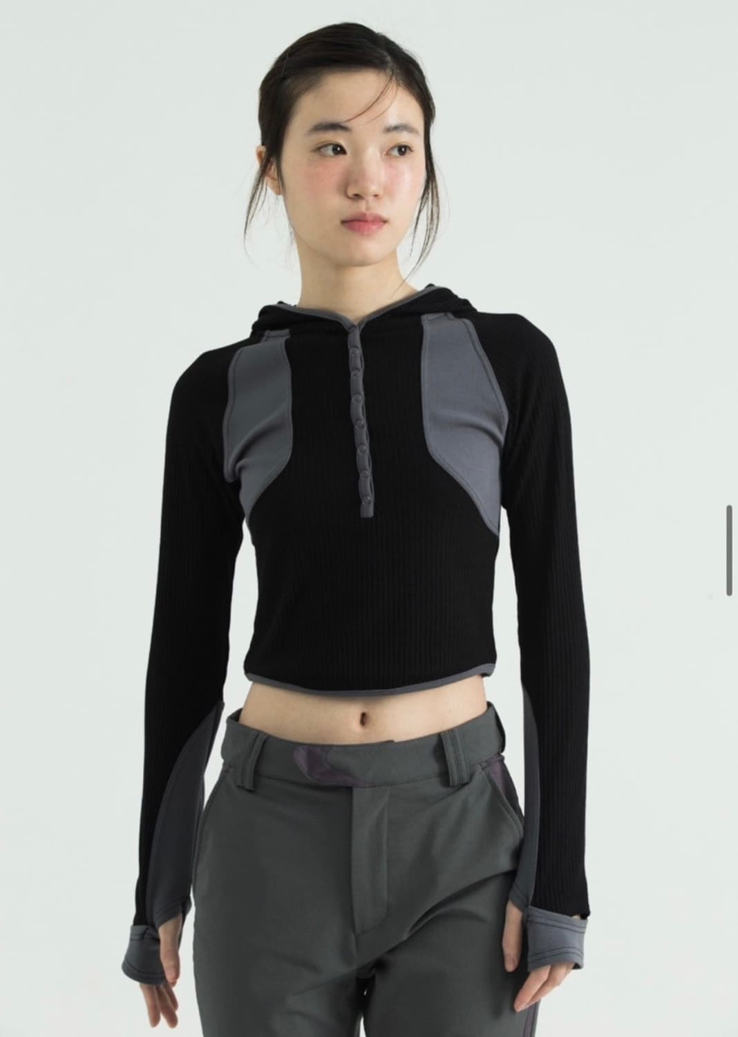 (뉴진스착용)스마트어반유즈풀 후드탑 블랙 상품이미지2