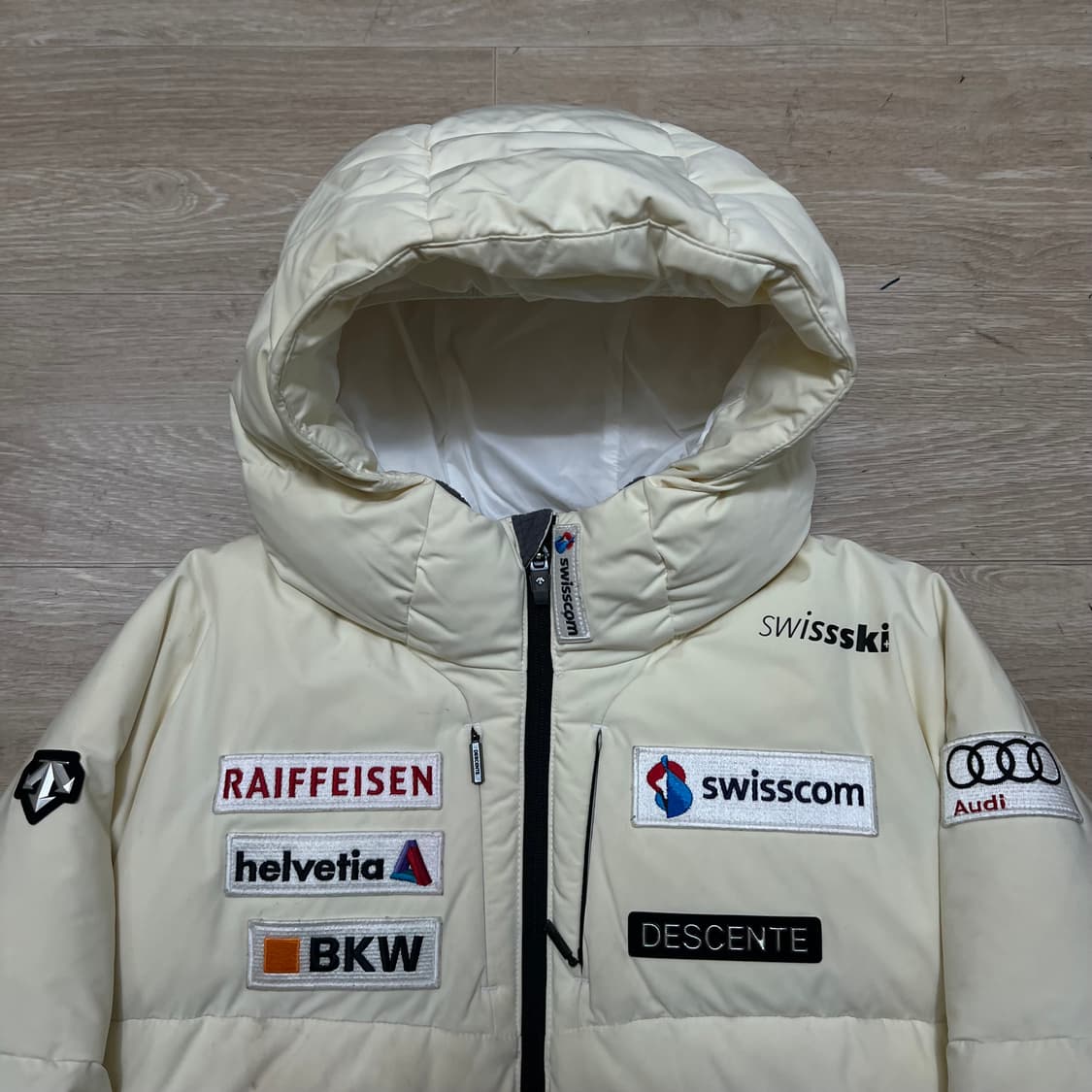 데상트 키즈 아우디 멀티패치 후드 스키패딩 점퍼 [아이보리] 150 상품이미지2