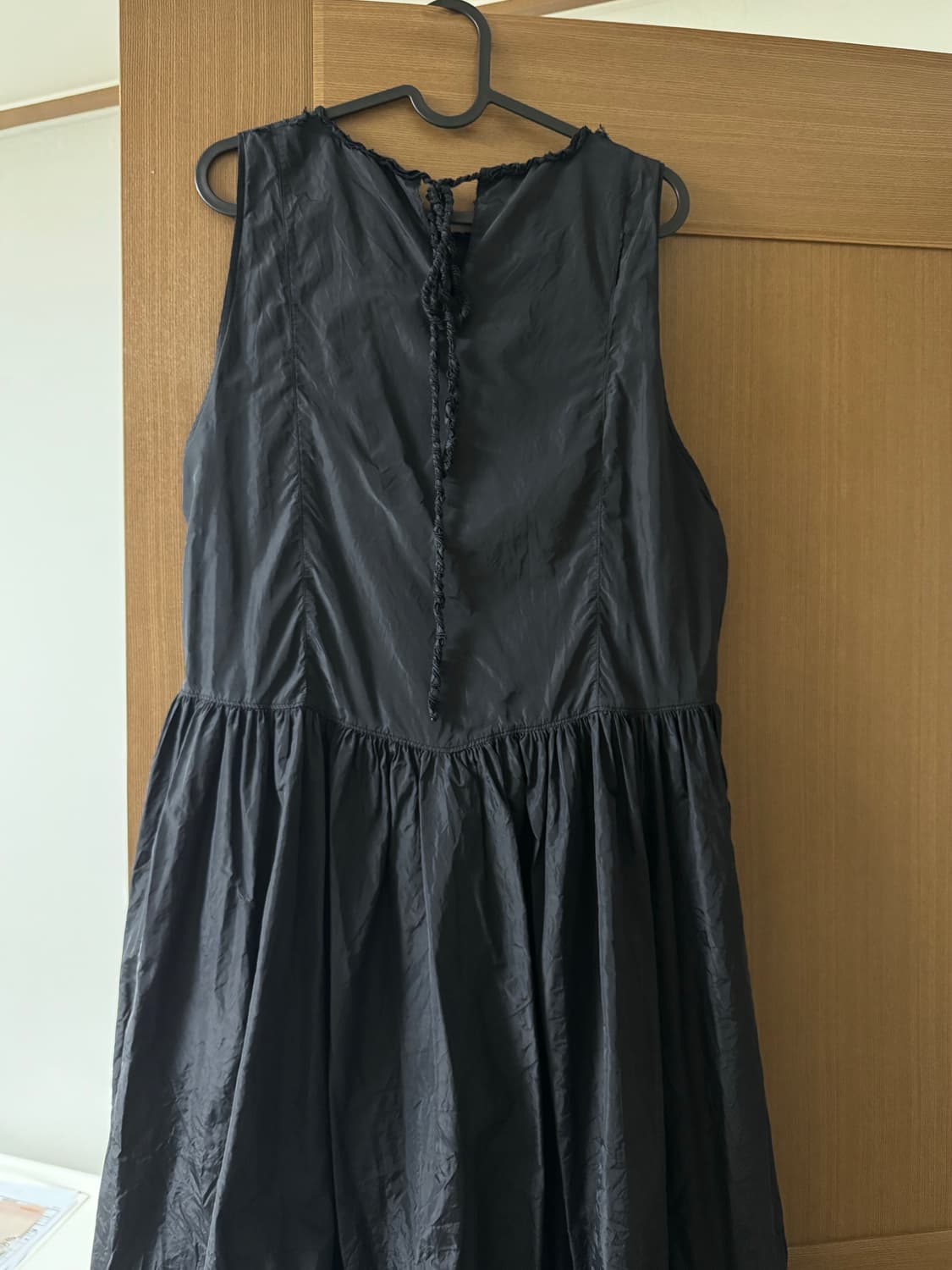 유노이아 sleevess moss dress (블랙 M, 수선 필요) 상품이미지3