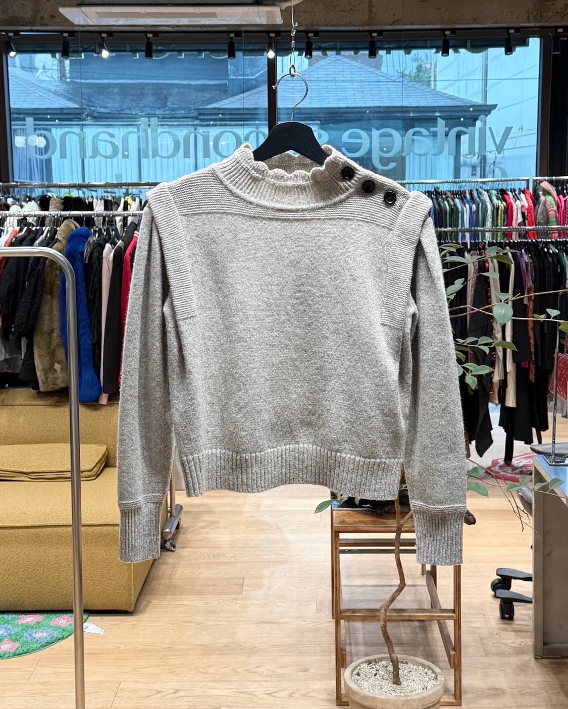 이자벨 마랑 오트밀 숄더 버튼 니트  상품이미지1