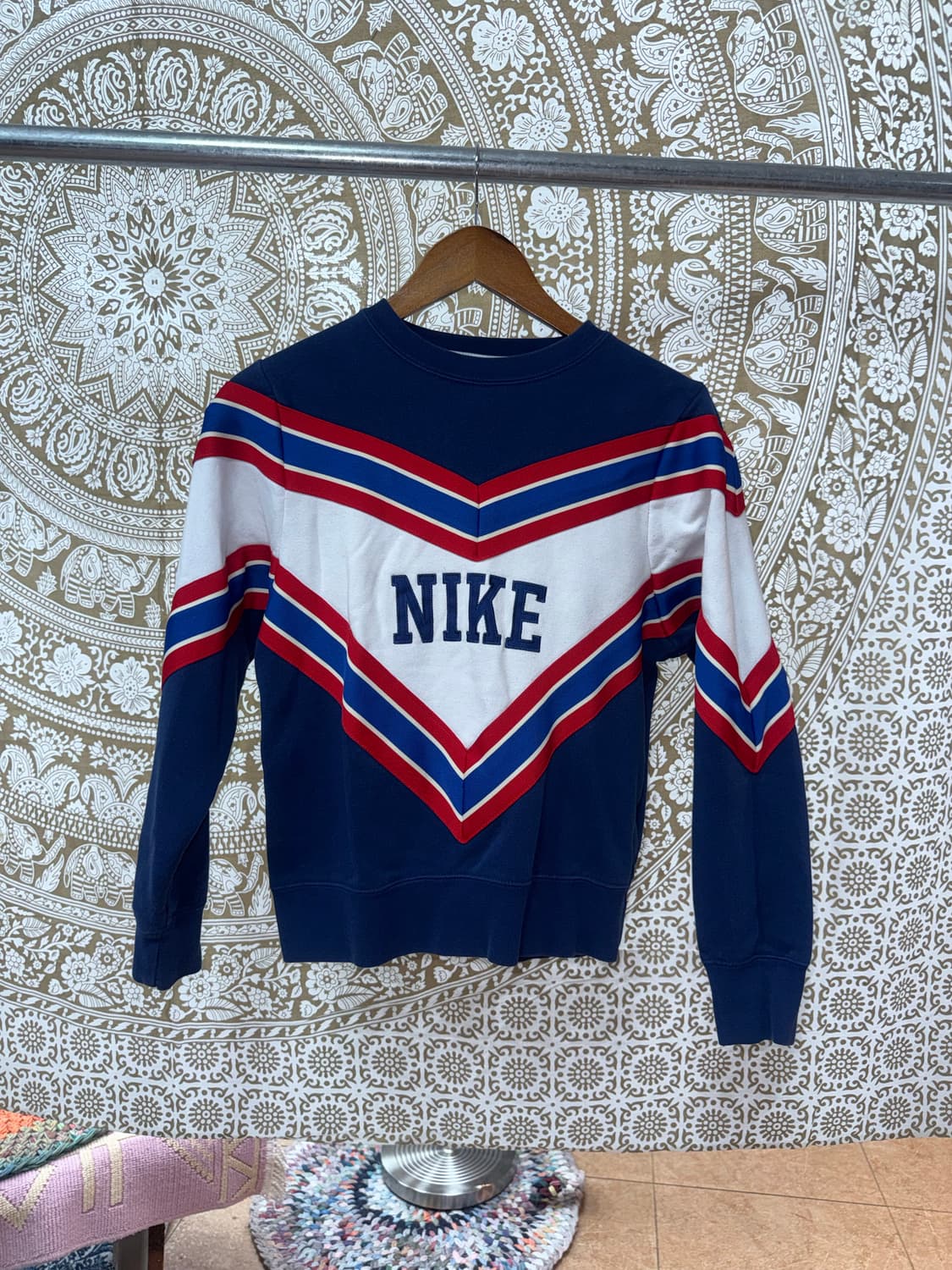 나이키 여성 자수 빅로고 기모 크롭 맨투맨 상품이미지3