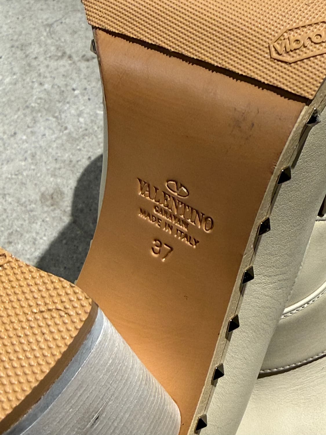 발렌티노 락스터드 로퍼 힐 37 상품이미지10