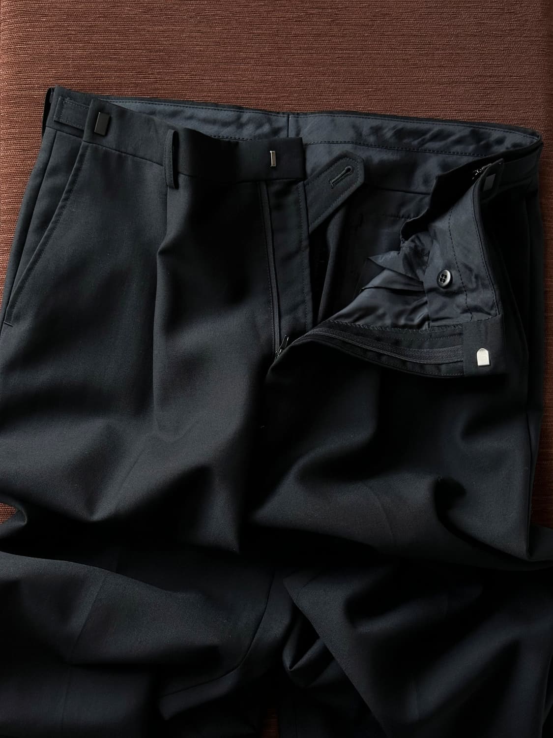 Wool snap belted design 1 tuck trouser 상품이미지1