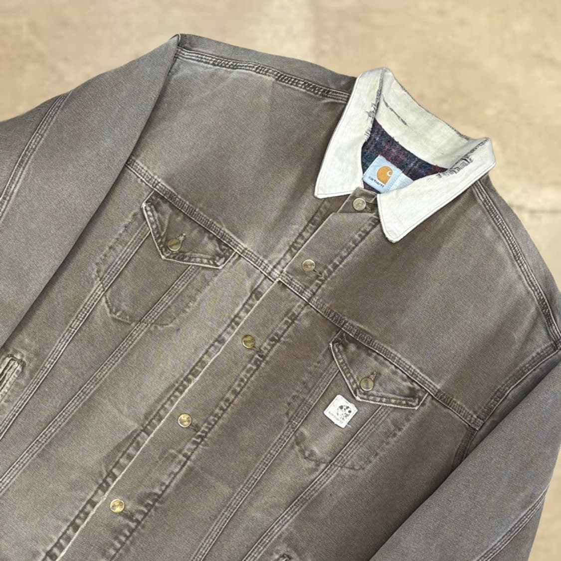 칼하트 진 트러커 브라운 재킷 상품이미지1