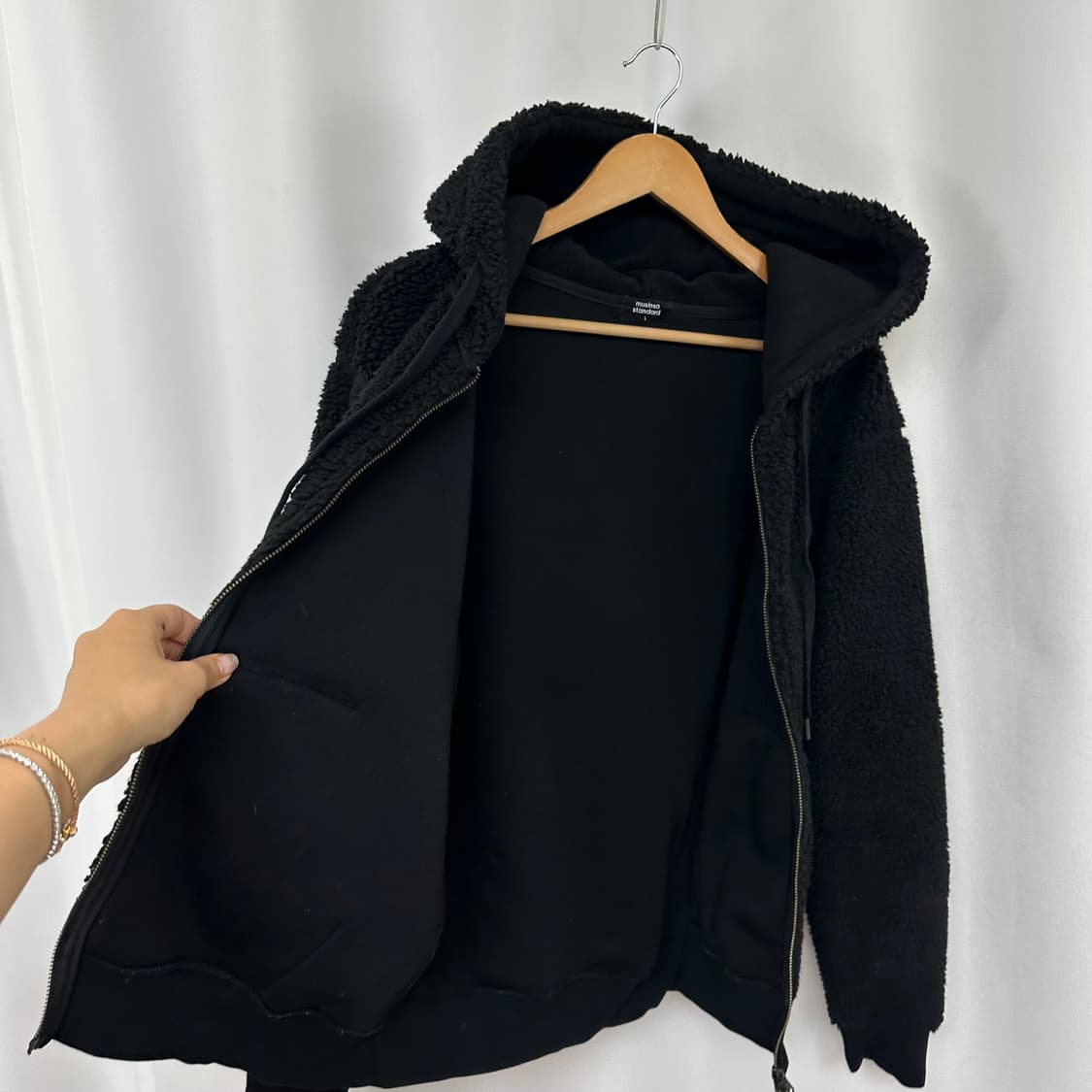 무신사스탠다드 남자  뽀글이 후드집업 검정 L  상품이미지5