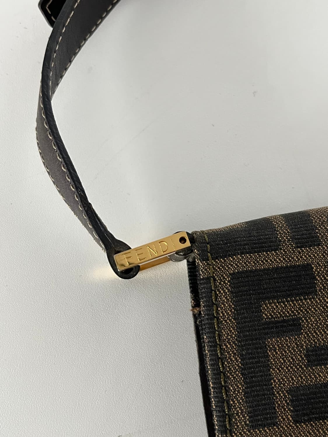 FENDI 펜디 FF 자카드 주카 로고 바게트 숄더백 상품이미지5