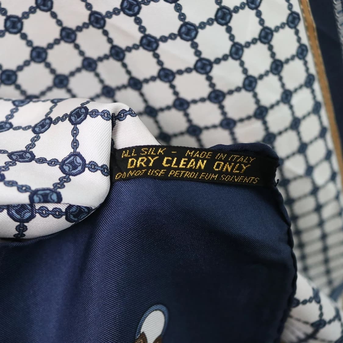 셀린느 실크 스카프 66972 상품이미지3