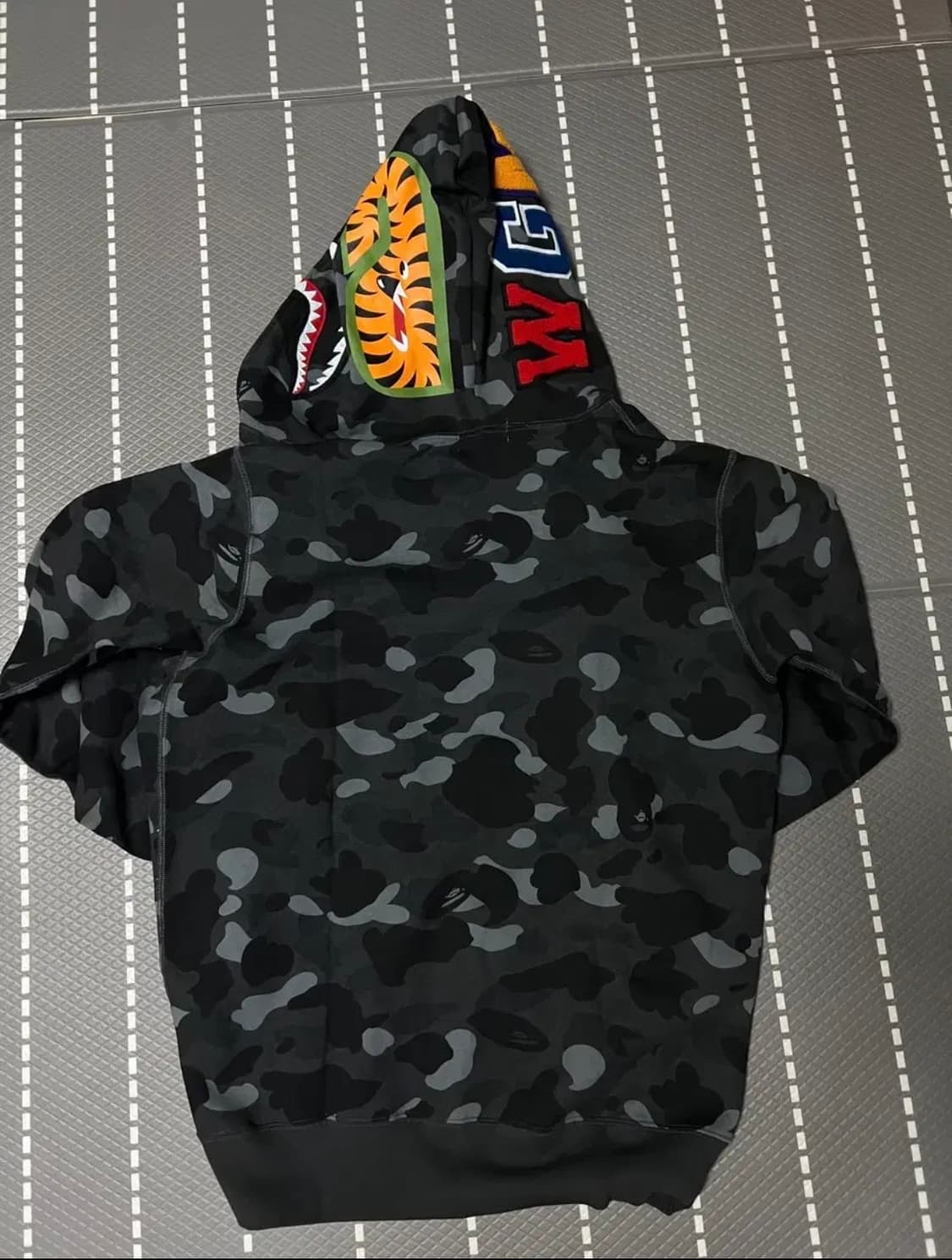 베이프 흑계 샤크 후드집업 판매 상품이미지4