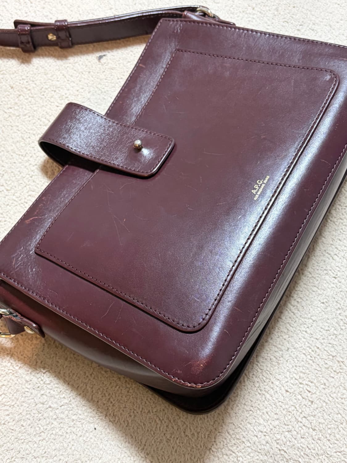 A.P.C 가죽 크로스백 버건디 (사용감 많음) 상품이미지2