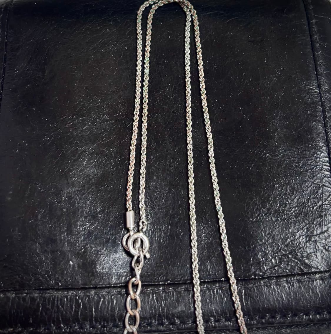 [착샷O,교환O]크리스찬 디올 CD 로고 예리 목걸이 (실버, 은장) 상품이미지2